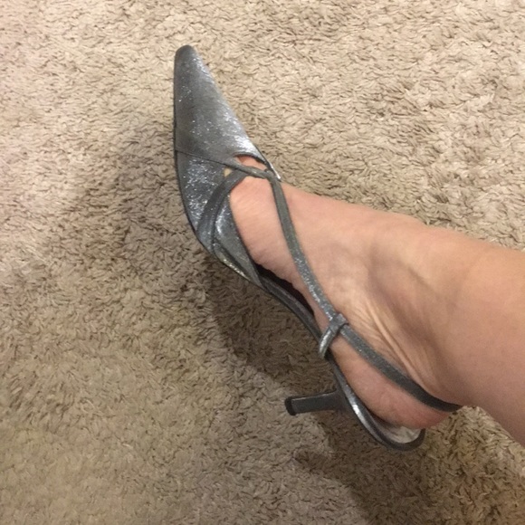Stuart Weitzman pointy toe silver sling backs - Picture 8 of 8